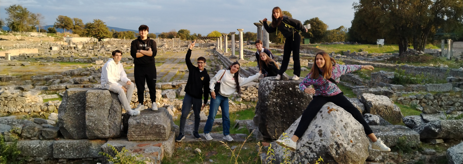 Day 2 – Between Classrooms, Ruins and the Sea
