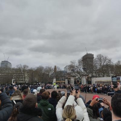 London25 037