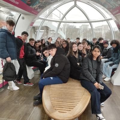 London25 050