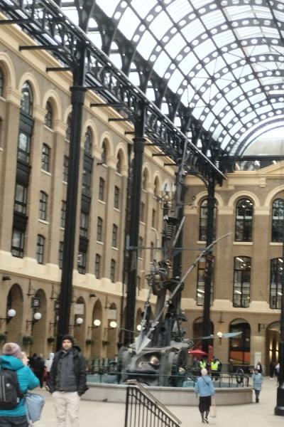 London25 058